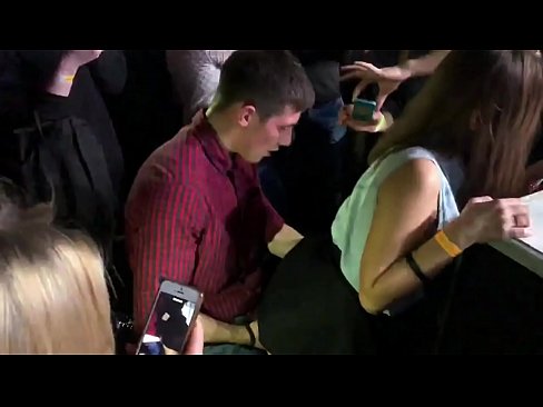 ❤️ Ubulili bangempela ku-nightclub yaseRussia. Intombazane yaseRussia eneminyaka engu-18 ubudala ingene endunu nasesithweni sangasese e-nightclub Izocansi ezinhle ku-zu.analizatorkrovi.ru