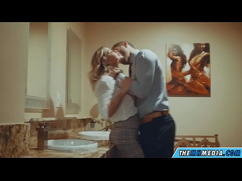 ❤️ Uma blonde obugaxayo ekuyenga endlini yangasese yomphakathi Izocansi ezinhle ku-zu.analizatorkrovi.ru